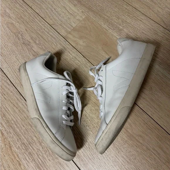 Veja Esplar Stitched Logo Sneakers - Picture 2 of 10